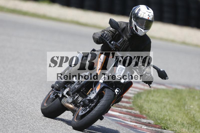 /Archiv-2025/09 22.04.2025 Cornu Master School ADR/gruen-vert/43